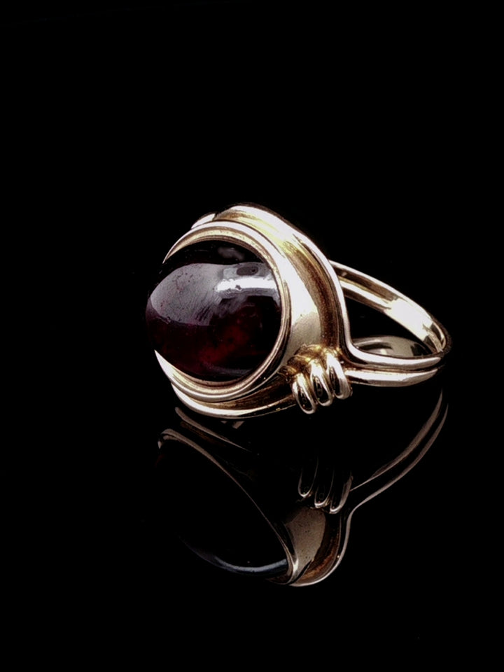 15ct Yellow Gold Red Garnet Cabochon Ring, Circa 1990