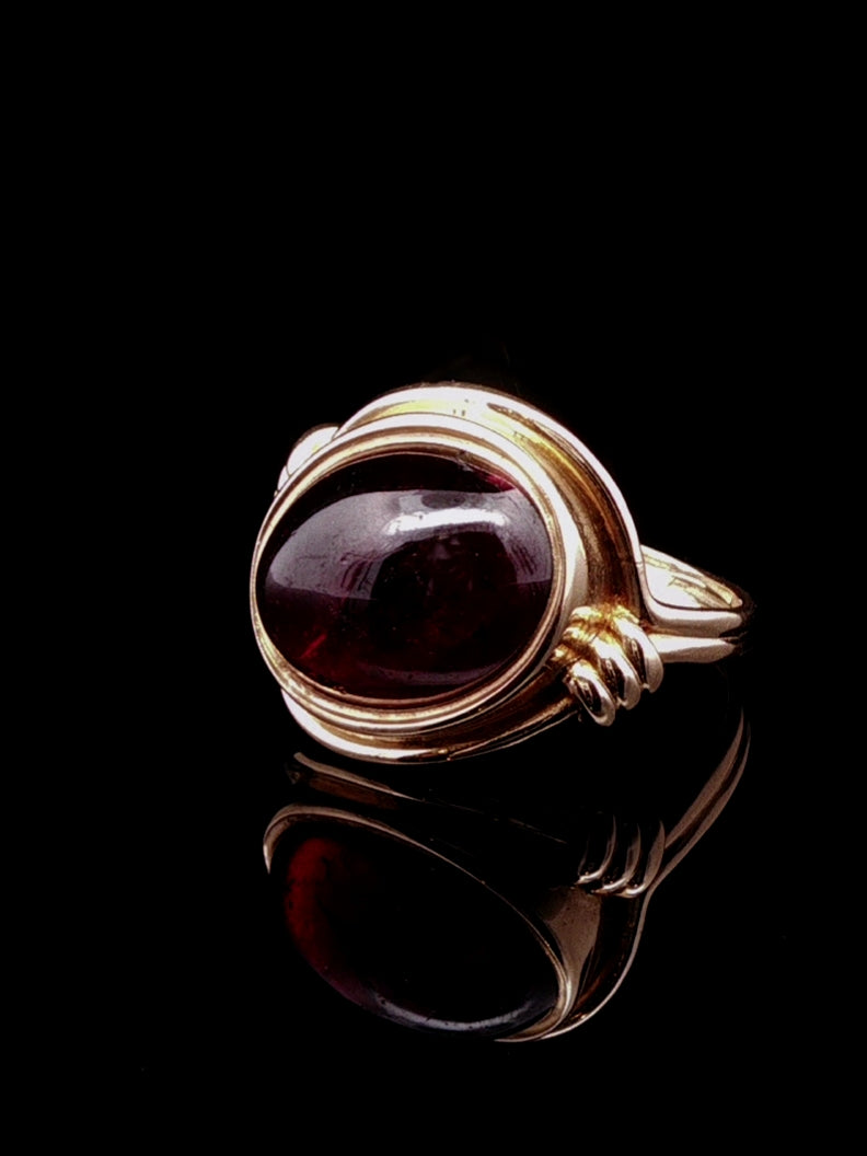 15ct Yellow Gold Red Garnet Cabochon Ring, Circa 1990