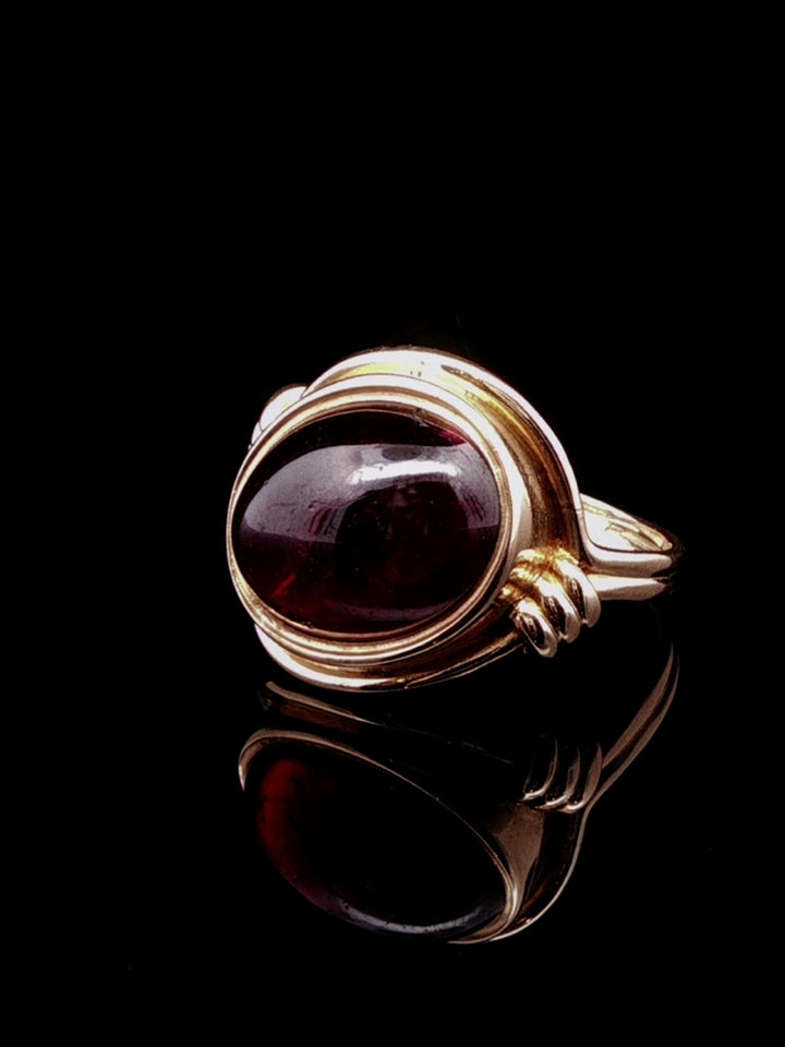 15ct Yellow Gold Red Garnet Cabochon Ring, Circa 1990