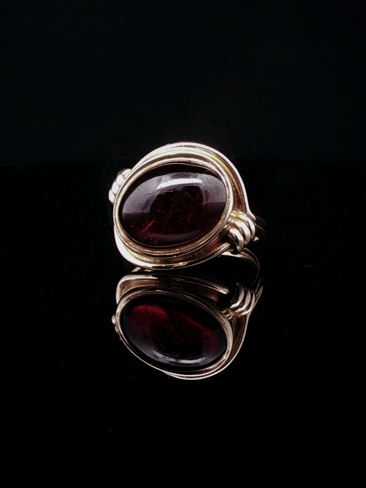 15ct Yellow Gold Red Garnet Cabochon Ring, Circa 1990