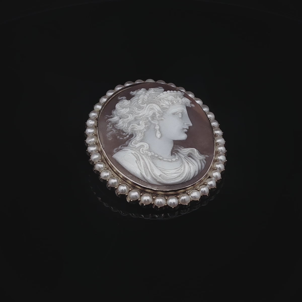 Antique Victorian 15ct Yellow Gold Shell Cameo Brooch/Pendant with Seed Pearl Border, Circa 1870
