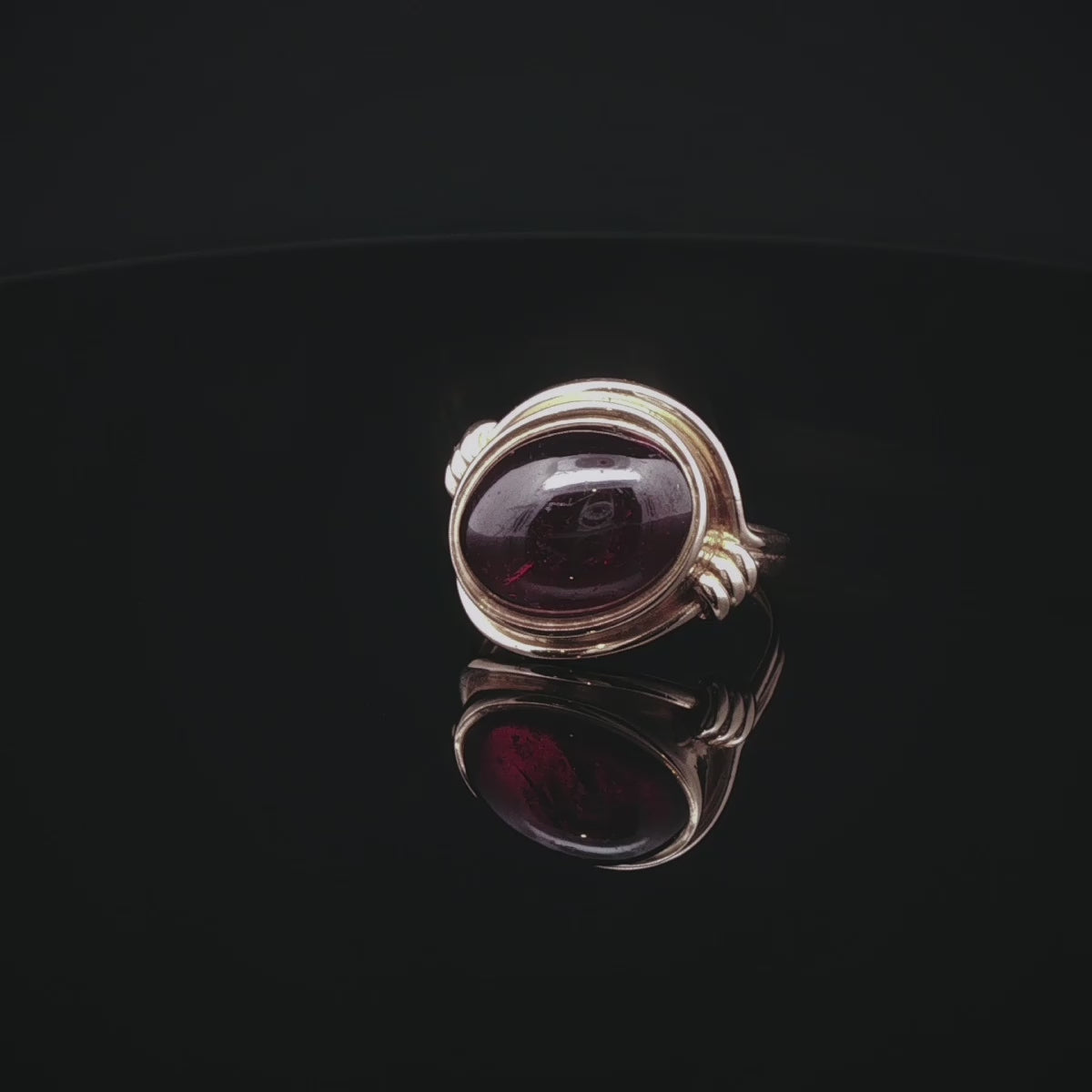 15ct Yellow Gold Red Garnet Cabochon Ring, Circa 1990